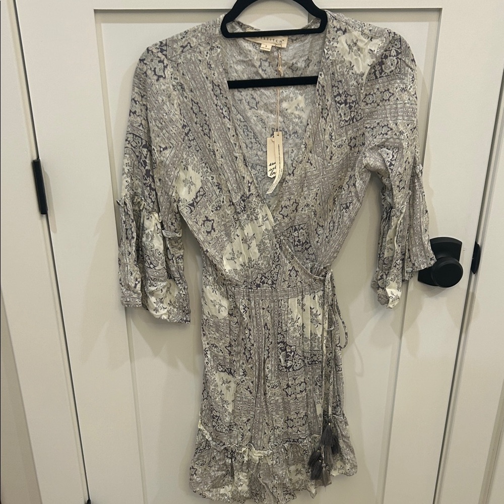 (NWT) Lovestitch Gray and White Patterned Mini Dress (Small)